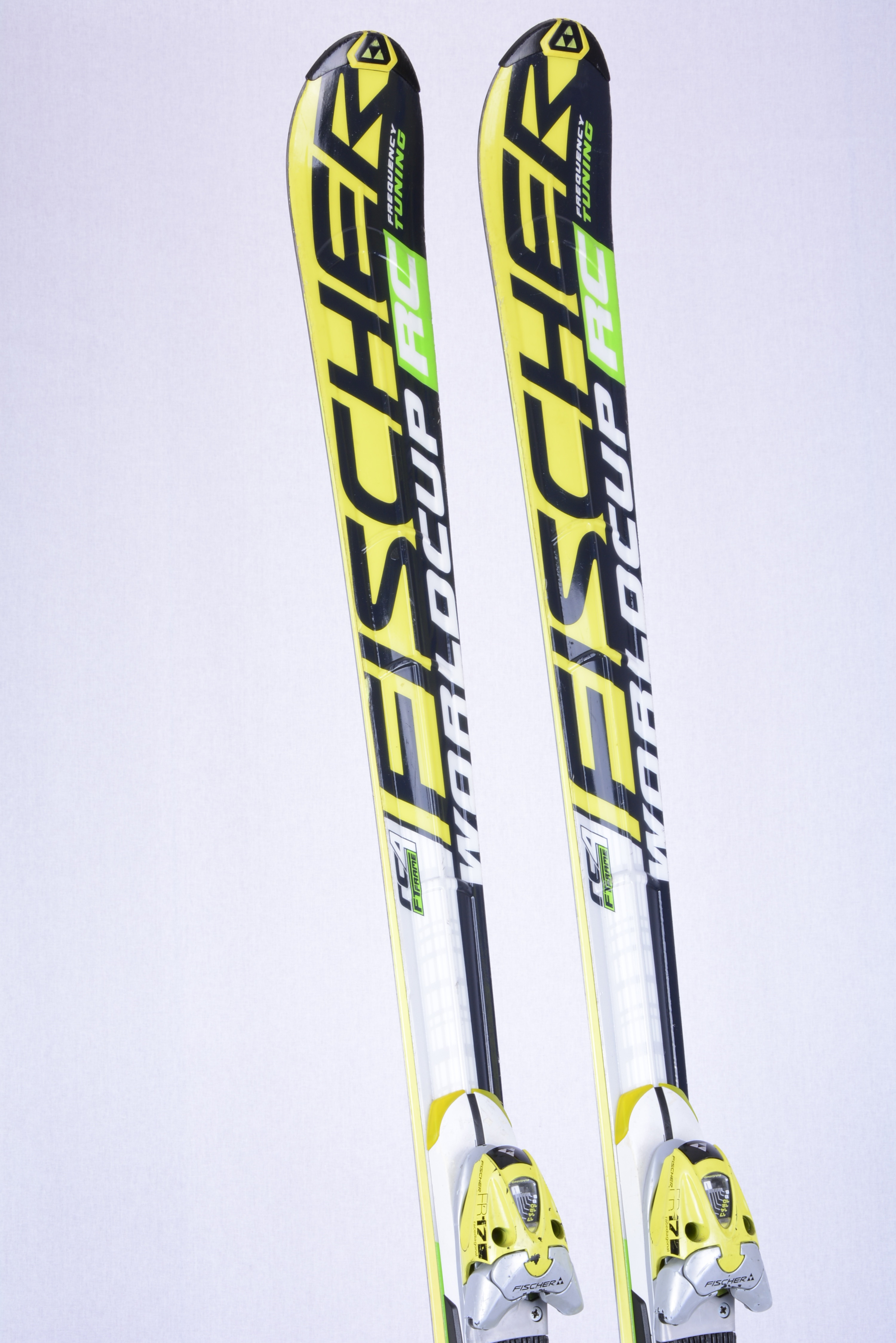skis FISCHER RC4 WORLDCUP RC FREQUENCY TUNING, ft frame, aircarbon titanium  + Fischer FR 17